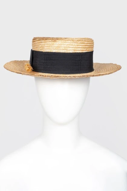 Straw hat with spike