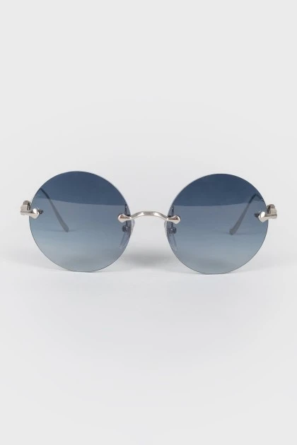 Sunglasses with blue lenses