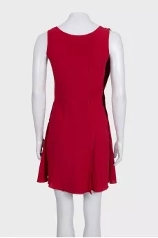 Шовкова сукня червоного кольору без рукавів