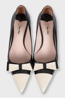 Черно-белые кожаные туфли kitten heel