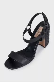 Черные кожаные босоножки Rockstud