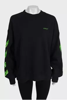 Черный oversize свитшот в принт