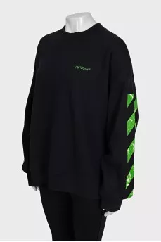 Черный oversize свитшот в принт