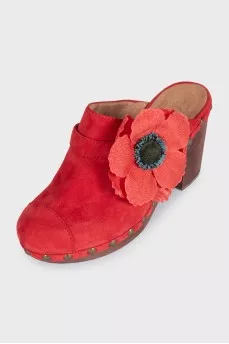 Suede clogs decorated with a flower