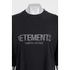 Серая oversize футболка со стразами