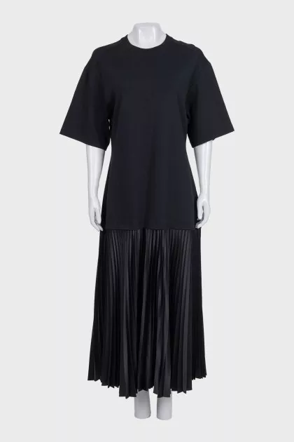 Black straight dress with pleated hem