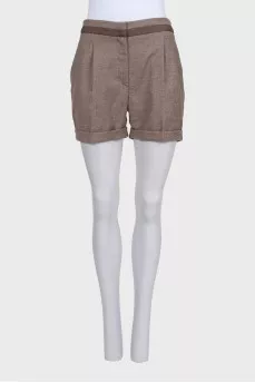 Brown shorts with pockets