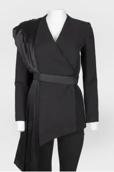 Woolen jacket with a sewing train