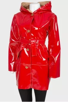 Red varnished cloak