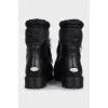 Чорні черевики зі шкіри та текстилю декоровані хутром