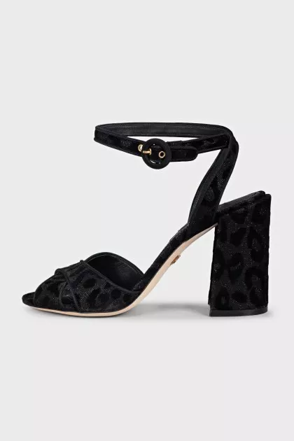 Fabric sandals with a patterned heel