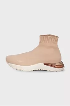 Beige sneakers with elastic bands