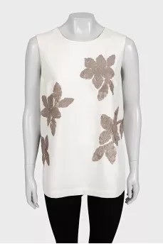 Beige short-sleeved blouse decorated with sequins