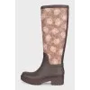 Brown rubber boots with print