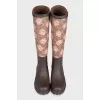Brown rubber boots with print