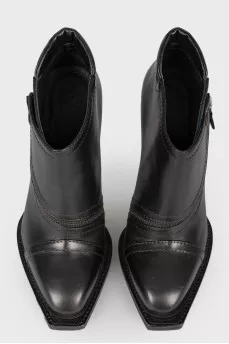 Black boots with curly sole