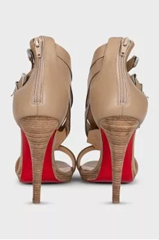 Leather sandals with a stacked heel