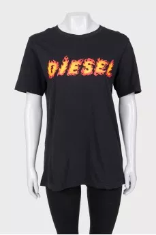 Straight T-shirt with a bright print