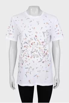 A straight white T-shirt decorated with rhinestones