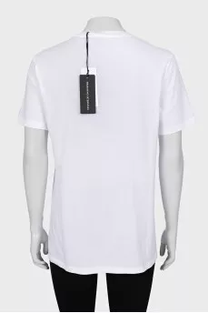 A straight white T-shirt decorated with rhinestones