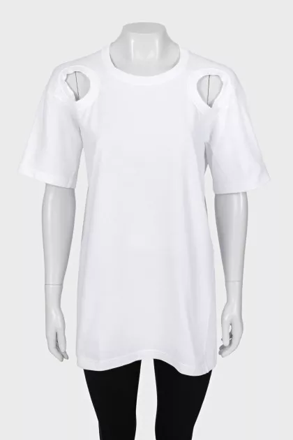 T-shirt with cutout shoulders and tag