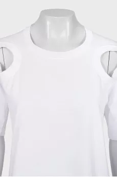 T-shirt with cutout shoulders and tag