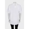T-shirt with cutout shoulders and tag
