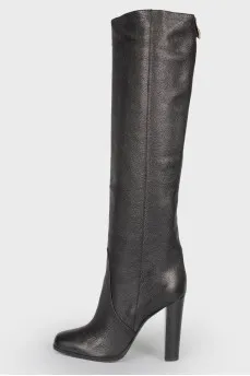 Black leather boots with a dumb sock