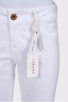 White flared trousers with a mid-rise