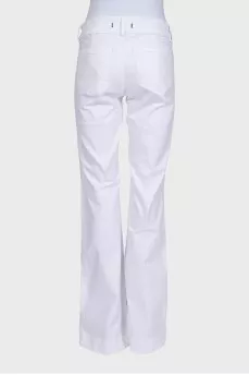 White flared trousers with a mid-rise