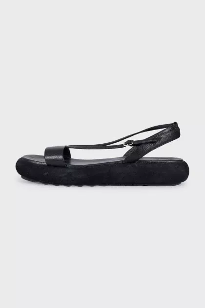 Leather sandals with thin straps