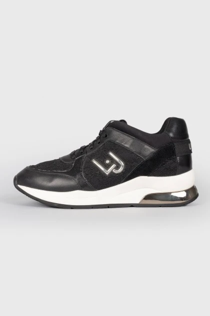 Black leather sneakers with lace and white soles