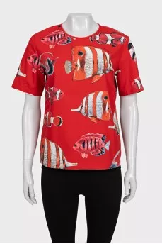 Printed T-shirt with a back closure