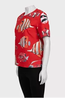 Printed T-shirt with a back closure