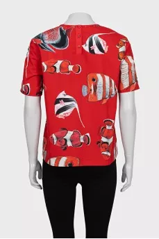 Printed T-shirt with a back closure