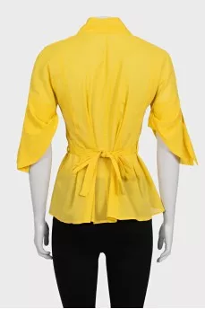 Fitted shirt decorated with pleats