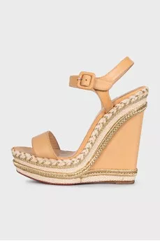Beige sandals with braiding