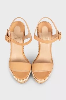 Beige sandals with braiding