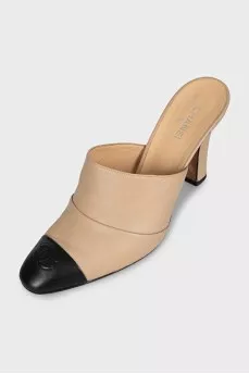 Beige mules with black toe