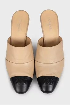 Beige mules with black toe