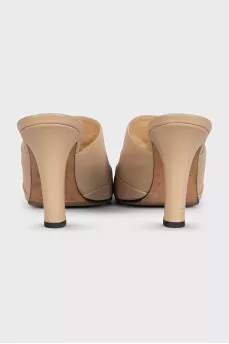 Beige mules with black toe