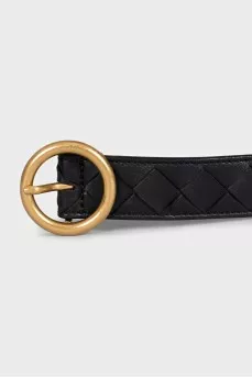 Braided belt made of woven leather with a gold-colored buckle
