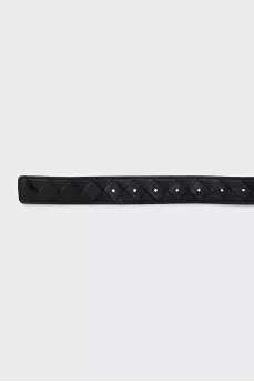 Braided belt made of woven leather with a gold-colored buckle