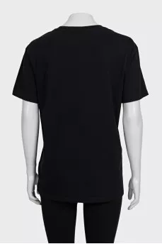 Straight-cut T-shirt with a contrasting logo