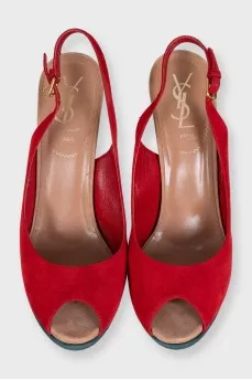 Suede sandals with a figured heel
