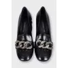 Leather shoes with a silver chain
