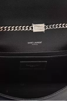 Leather bag decorated with a silver tassel