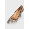Shoes with a drawing & quot; goose foot & quot;