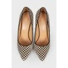 Shoes with a drawing & quot; goose foot & quot;