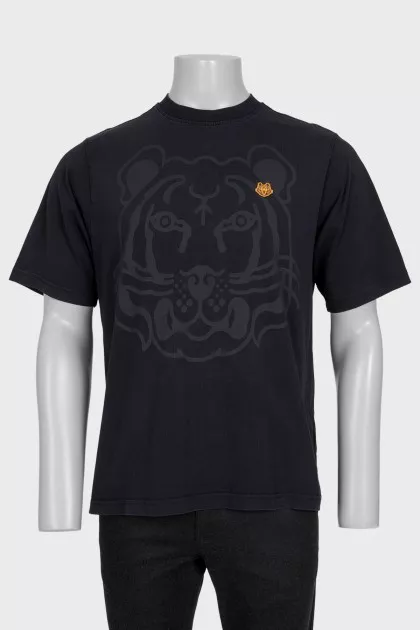 Men's black T-shirt with a signature print